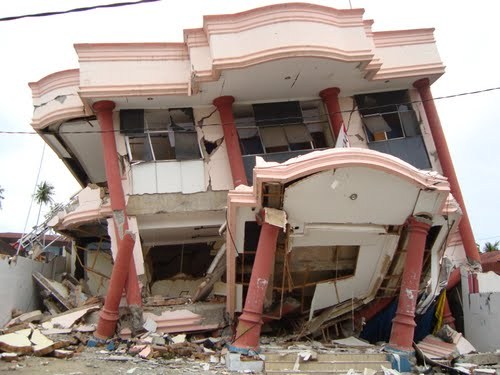 gempa bumi mengakibatkan kerusakan properti