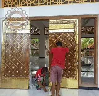 Kerajinan Replika Pintu Nabawi Tembaga Dan Kuningan