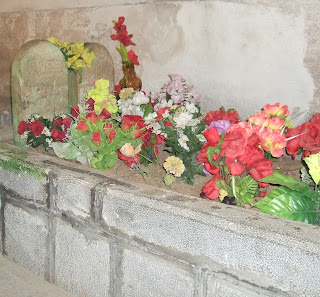Ünlü Kürt edebiyatçısı Ahmed-i Hani'nin Mem û Zîn adlı eserin ana karakterleri olan Mem ve Zîn'in Cizre'deki mezarı.