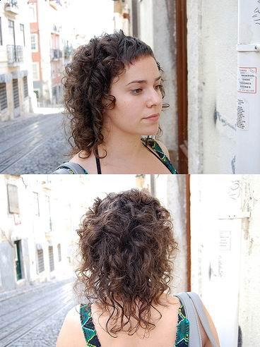 medium curly hairstyle 2009