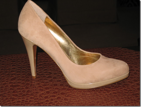 Nine West â€œRochaâ€ taupe suede heel