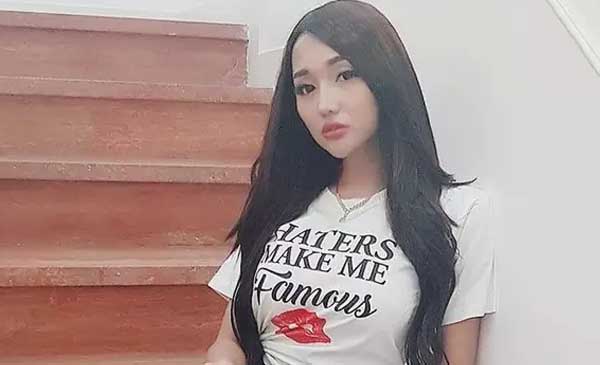 Pamer Keseksian, Lucinta Luna Manggung Hanya Dengan Pakaian Tidur