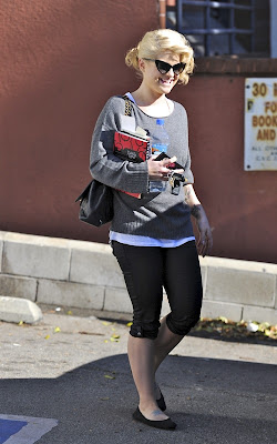 Kelly Osbourne out book shopping
