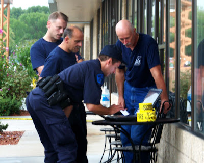  Computer Store on The Alltel Store Was Cordoned Off The Stores Were Evacuated