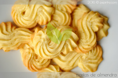 Pastas de té con almendra