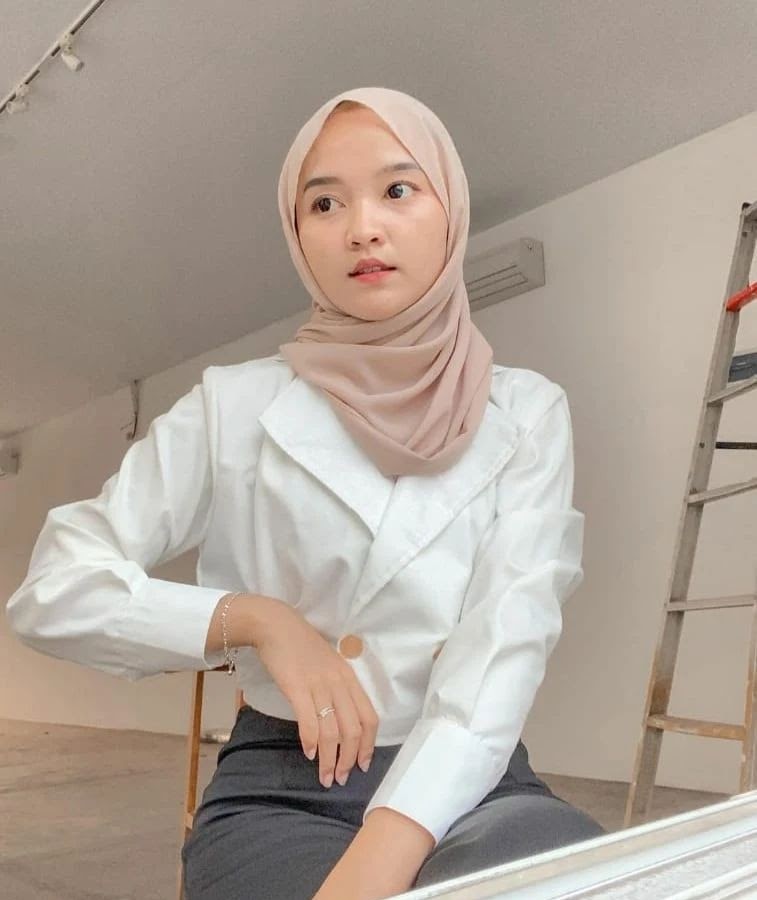 Beautiful Hijab Girl With Flower Crown
