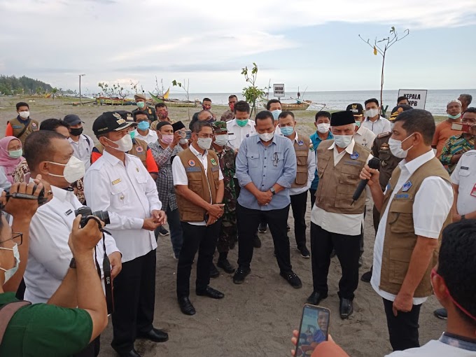 Kunjungi Pariaman Kepala BNPB Doni Monardo Minta Merawat Pohon Pinago Untuk Tangkal Abrasi dan Tsunami 