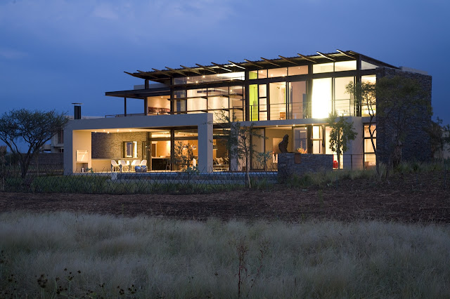 Turned lights in the Serengeti House by Nico van der Meulen Architects 