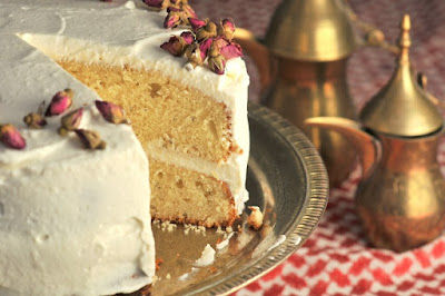 http://www.kikucorner.com/2018/11/26/cardamom-cake-rosewater-whipped-cream/