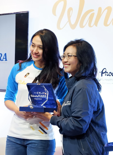 penghargaan kepada atlit dari axa mandiri