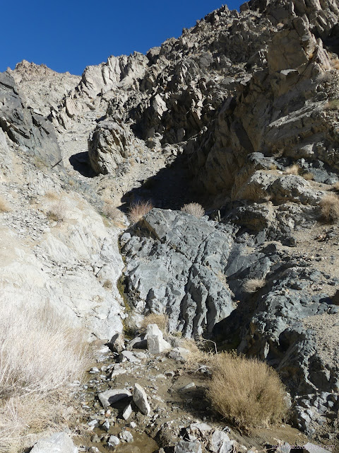 09: trickle of water and a lot of rocks