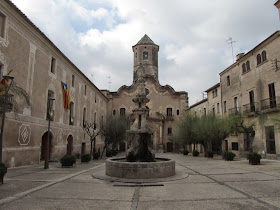 La Bisbal del Penedès a Santes Creus - Camí de Sant Jaume de Compostela; plaça i font de Sant Bernat a Santes Creus