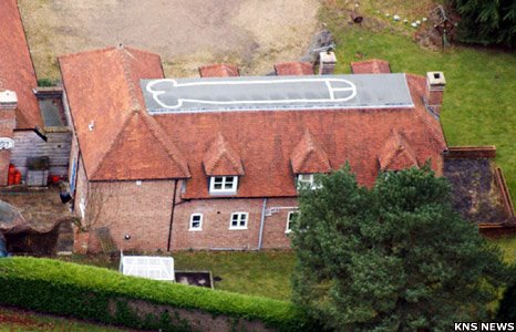 Berkshire-mansion-has-penis-on-the-roof