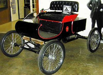 Sejarah otomotif, 10 kejadian pertama dunia otomotif,curved dash, oldsmobile, mobil produksi masal pertama