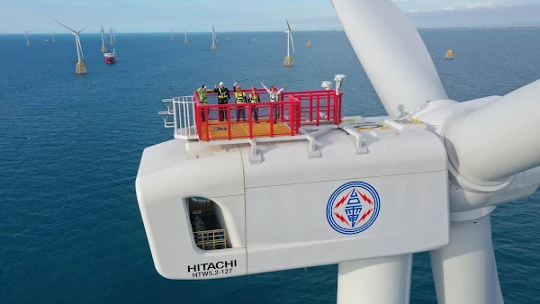 ▲台電於彰化芳苑外海開啟離岸一期計畫，21部風機於2021年8月併聯發電，平均每年可發出3.6億度電。（台電提供）
