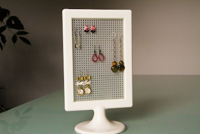 Tolsby - A cheap and easy earring display