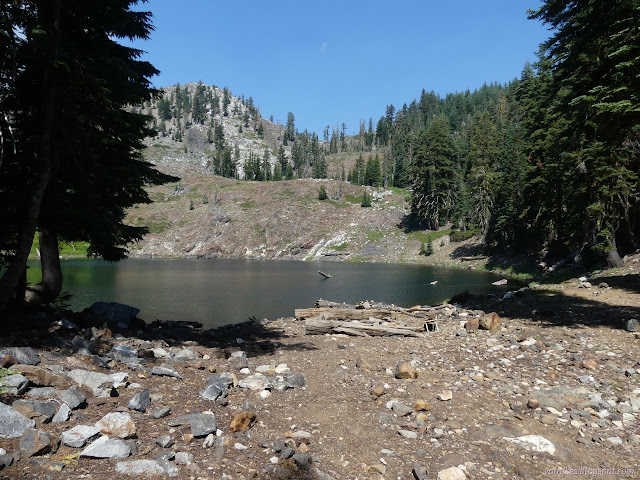 081: lake among rocky hills