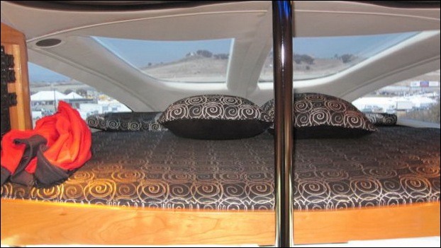 Ford F-750 Luxury 17