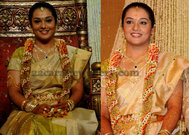 Andhra Bride in Simple Diamond Sets
