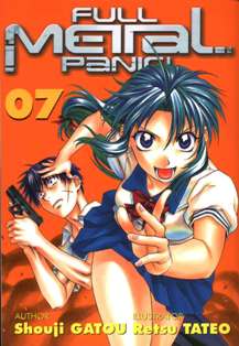 Manga Saga 34 - Full Metal Panic! (Scanlation) 7 - 27 Gennaio 2005 | ISSN 1126-0742 | CBR 215 dpi | Mensile | Manga | Shounen | Manga | Shounen | Azione | Drammatico | Mecha
Collana edita dalla Panini Comics che ospita serie manga di gran successo, tra cui: Bastard!!, Full Metal Panic!, Origin e molte altre.
Numero volumi : 9
Fullmetal Alchemist è un shounen manga disegnato da Retsu Tateo con storie di Shouji Gatou per la Kadokawa Shoten, mentre in Italia la pubblicazione è stata a cura della Panini Comics.
Siamo in un universo alternativo simile al nostro, se non per il fatto che qui la guerra fredda non è mai finita e l’URSS esiste ancora. Per salvaguardare gli equilibri mondiali è stata creata un’organizzazione non governativa, la Mithril, formata da mercenari che non parteggiano né per l’est, né per l’ovest e si possono definire paladini della libertà e della giustizia.
Tra i membri più valenti dell’organizzazione c’è Sousuke Sagara, un ragazzo di sedici anni che sin da piccolo ha conosciuto solo campi di battaglia, specialmente in Medio Oriente, e che quindi sa ragionare solo in termini militareschi. Il ragazzo viene incaricato di proteggere Kaname Chidori, una normalissima (e bellissima) studentessa liceale giapponese, che in realtà nasconde inconsapevolmente un grande segreto. Kaname infatti è una Whispered, e nel suo cervello è custodito il segreto della Black Technology, una tecnologia talmente sofisticata che a confronto le armi nucleari sono vecchiume.
Sousuke quindi deve proteggere la ragazza, iscrivendosi nella sua stessa scuola e finendo per combinare disastri su disastri essendo infatti abituato al solo mondo militare, il ragazzo si dimostra incapace di comprendere il mondo dei civili, scambiando gesti comuni per tutti gli altri per improbabili minacce e arrivando a portare a scuola ogni genere di arma. La trama poi si dipana tra azioni spericolate, lotte contro terroristi e problemi della vita quotidiana che a causa di Sousuke diventano grandi problemi.
ATTENZIONE: La data riportata nel titolo è quella della pubblicazione italiana (Panini Comics).