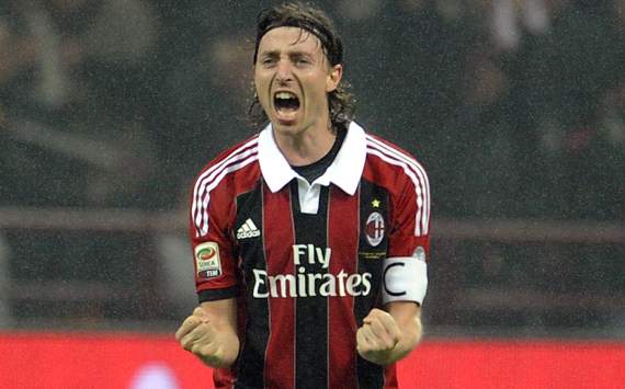 http://stephan-elshaarawy.blogspot.com/2012/11/riccardo-montolivo-bangga-kenakan-ban.html