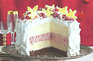 كعكة الآيس كريم : كيفية صنع كعكة الآيس كريم طعم لذيذ من الكعك والآيس كريم