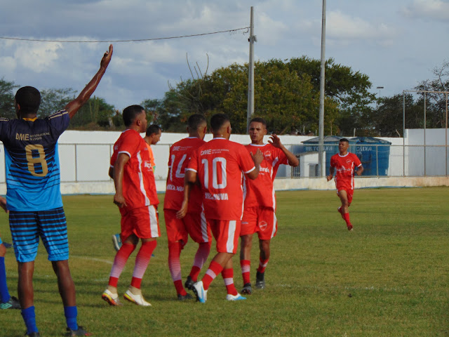 Vila Nova comemora gol (Foto: Carlos Alexandre)