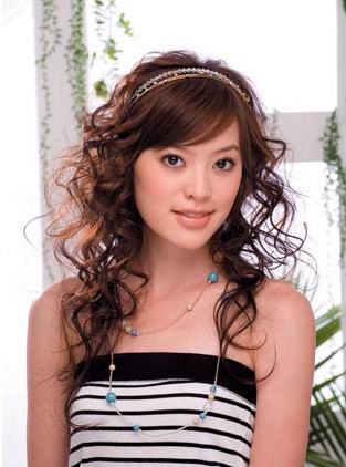This is latest brunette curly Asian hairstyle for school girls.