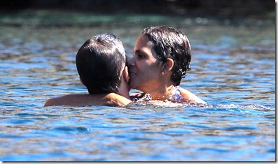 article-2037484-0DE2BBA200000578-532_634x370