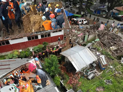 Evakuasi Lima Korban Gempa Cianjur