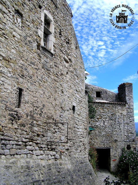 LE POET-LAVAL (26) - Village médiéval