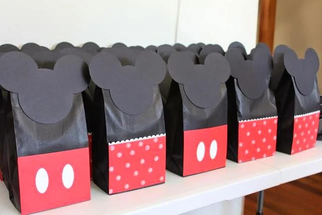 DIY Mickey and Minnie Party Favors Bag. 