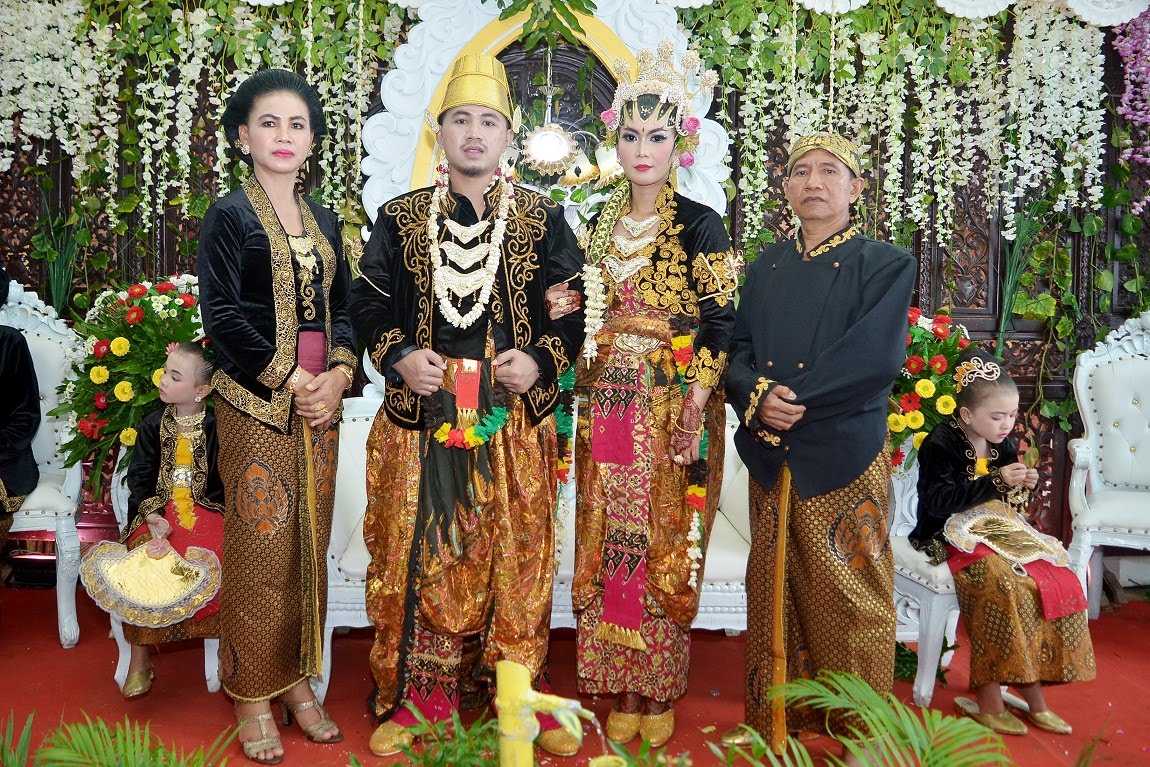 Rias pengantin Cilacap Paket harga tata Rias pengantin Rias pengantin Cilacap Paket harga tata Rias pengantin