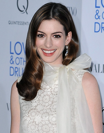 Anne Hathaway Who played ella in ella enchanted Anne Hathaway What does