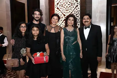 Is there a patchup between Sushmita Sen and Rohman Shawl? Came together at the reception party