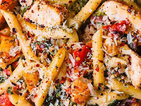 CHICKEN AND BACON PASTA WITH SPINACH AND TOMATOES IN GARLIC CREAM SAUCE