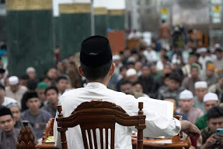 I’tikaf di Masjid Raya An Nur Provinsi Riau bersama UAS