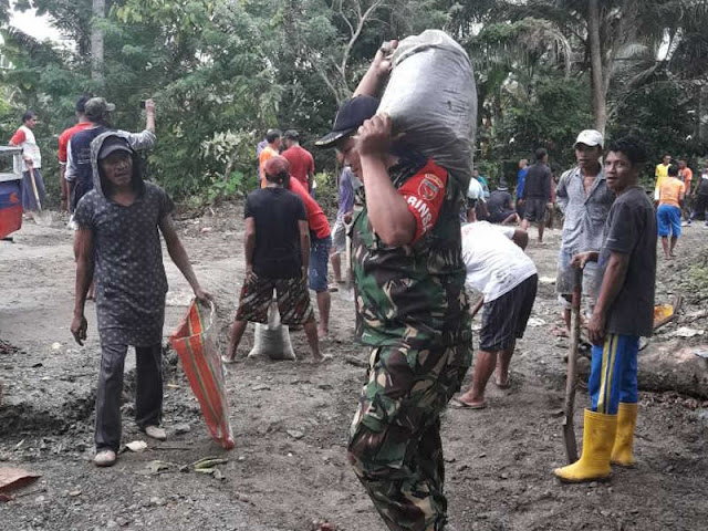 Anggota Koramil Piru Ajak Kerja Bakti di Desa Ketapang dan Loki