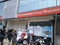 Bank Banten Diisukan Bangkrut, Nasabah Beramai-ramai Tarik Uang