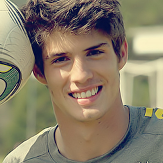 Biography Lucas Piazon - Soccer Player