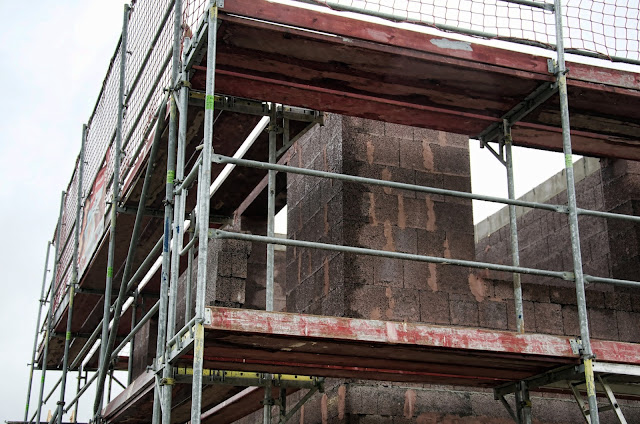 Baustelle Einfamilienhäuser, Massivbauweise mit Liaplan Hochwärmedämmende Planbausteine, Am Wartenberger Luch, Am Kletterplatz / Am Genossenschaftsring, 13059 Berlin, 03.09.2013