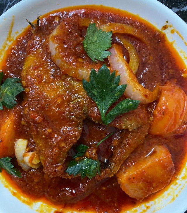 10 Resepi Masak Merah Ayam, Daging, Ikan, Udang Dan Telur Yang Sedap Tak Terperi