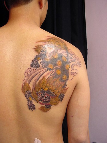 Sexy Hot Girl With Japanese Geisha Tattoo On Upper Back Body
