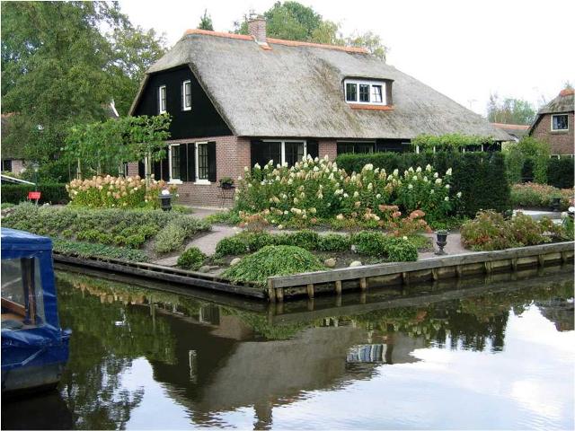 A Village in Holland with no roads