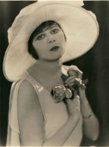 Theda Bara July 29 1885 April 13 1955 was a very popular silent film