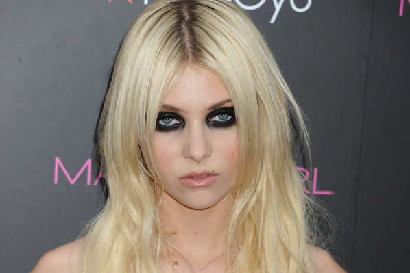 TAYLOR MOMSEN FLASHES CROWD AT