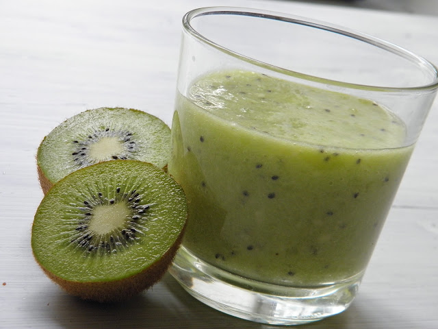 smooties kiwi Raw Paleo snídaně