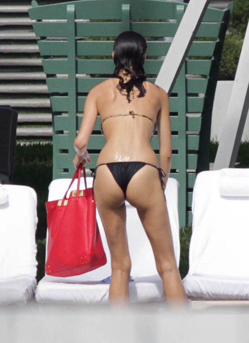 Marica-Pellegrinelli-Sexy-Bikini-Candids-03.jpg