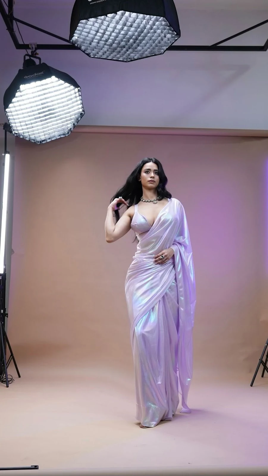 Soundarya Sharma saree cleavage tiny blouse