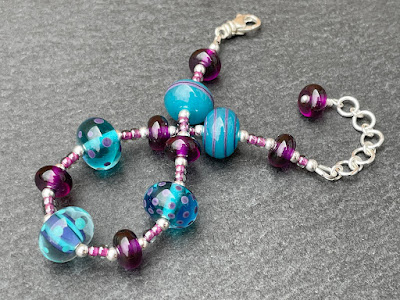 Handmade lampwork glass bead bracelet by Laura Sparling